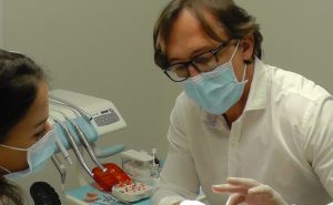 Zahnimplantate Wien Implantation beim Dentailor Zahnarztpraxis