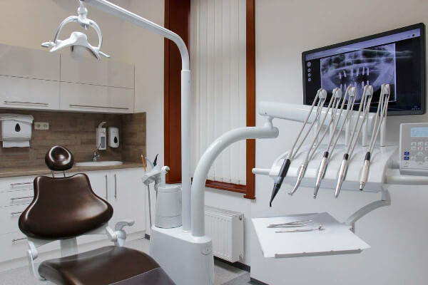 C&E Dental Implantologie in Ungarn